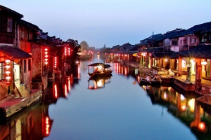 Jour et nuit au bourg antique de Xitang