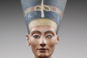 In the Light of Amarna. 100 Years of the Find of Nefertiti